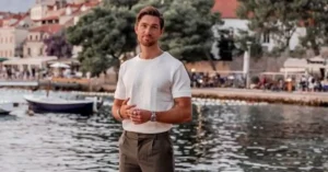 30 Florence Italy Outfits for Men: Dressing for Style and Comfort in the heart of Tuskany 1 b639f9ca572144b1c69b3d53a98f2307